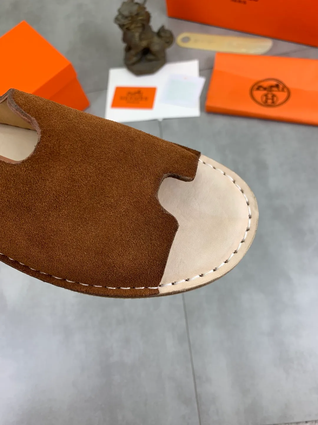 Men's men's shoes 💰P360 new model (genuine leather outsole series) new colors are coming simultaneously on the official website [HERMES] Hermès series: original development, original anatomy display, exclusive outsole [Material] Sole: original genuine leather sole with cow essence film 🌸. Fabric Original calfskin Lining: Imported cowhide, delicate and soft Code number: 38-44